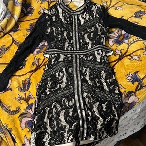 Elegant Lace Open Back • Fashion Nova • L/XL